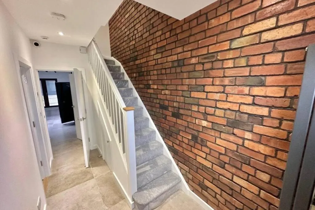 Lägenhet 4 Bedroom House With En-Suite - Contractors Welcome - Free Parking And Wi-Fi Huddersfield