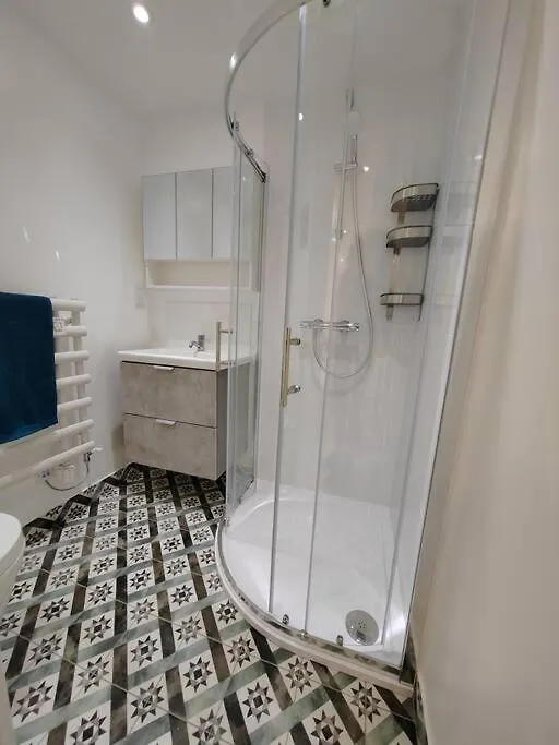 4 Bedroom House With En-Suite - Contractors Welcome - Free Parking And Wi-Fi Huddersfield