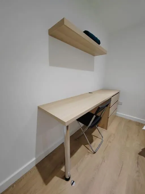 4 Bedroom House With En-Suite - Contractors Welcome - Free Parking And Wi-Fi Huddersfield Storbritannien