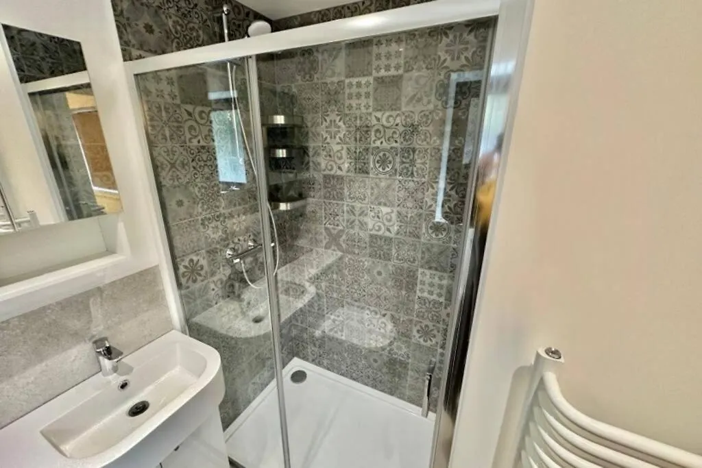 4 Bedroom House With En-Suite - Contractors Welcome - Free Parking And Wi-Fi Huddersfield 0*,